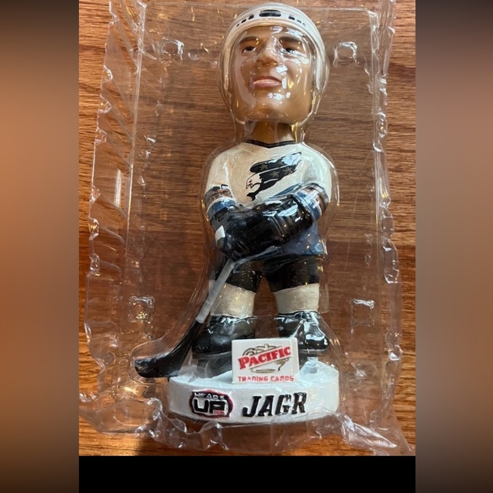 Nib - Heads Up - pacific trading cards NHL bobble head.  Jaromr Jagr